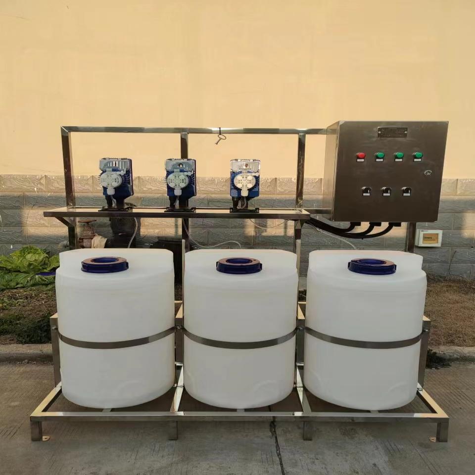 Hemmung und Sterilisation mit Drei-Pumpen-Drei-Barrel-Zirkulationswassersystem-Dosierungsvorrichtung von Flocculationsskala